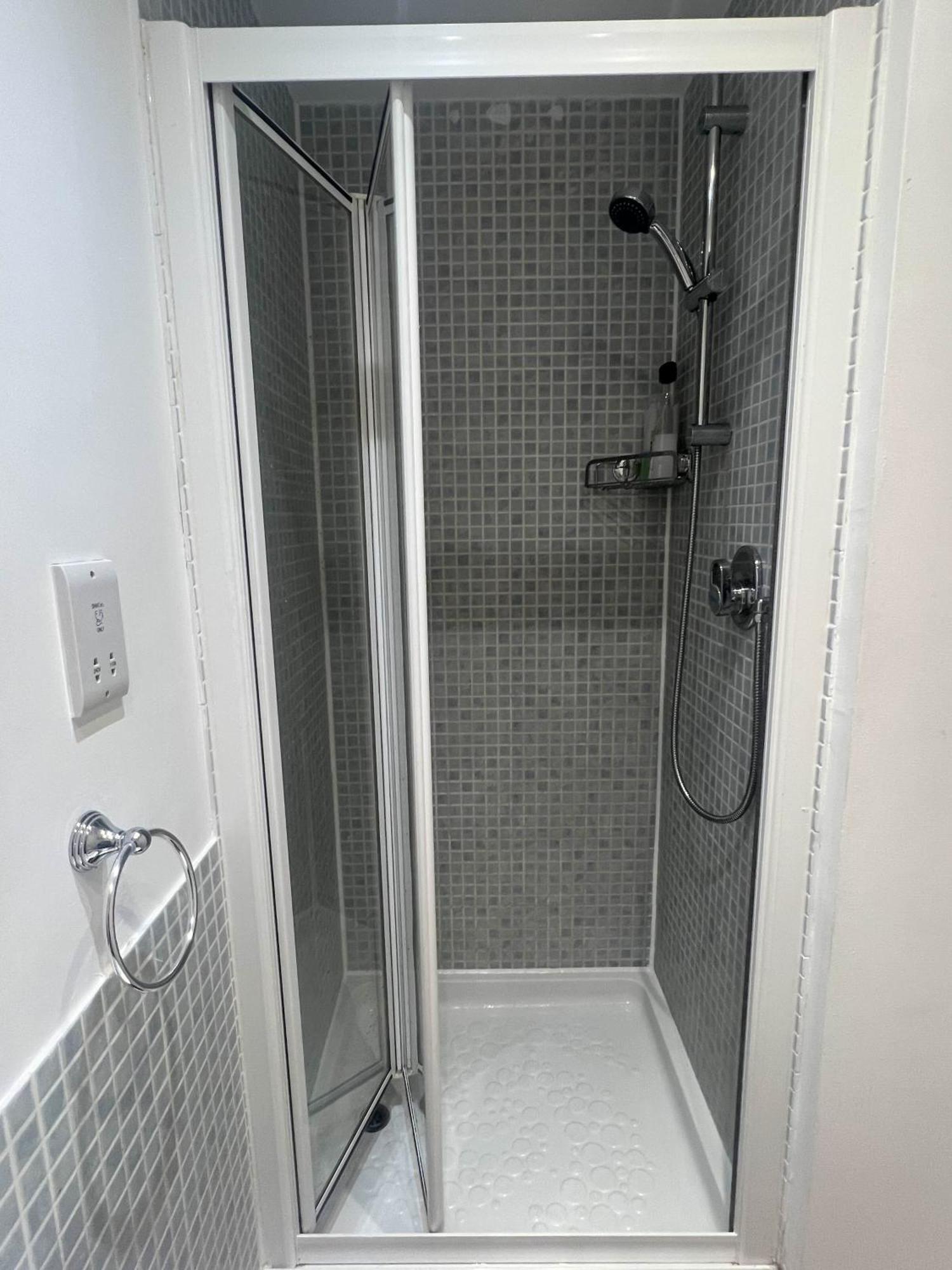 Luxury Rooms And An En-Suite Room With Free Wi-Fi Clarendon Way Colchester Extérieur photo