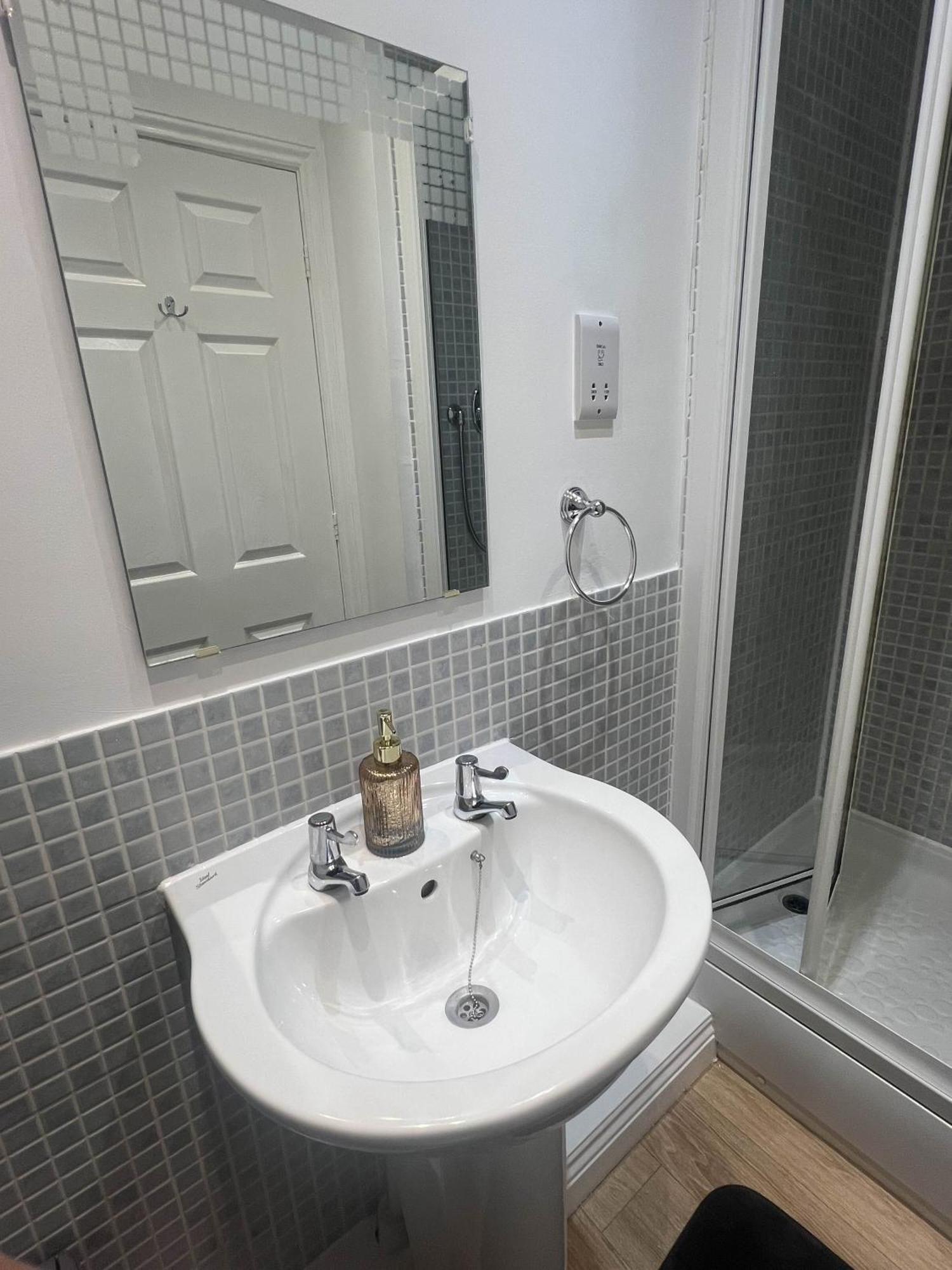 Luxury Rooms And An En-Suite Room With Free Wi-Fi Clarendon Way Colchester Extérieur photo